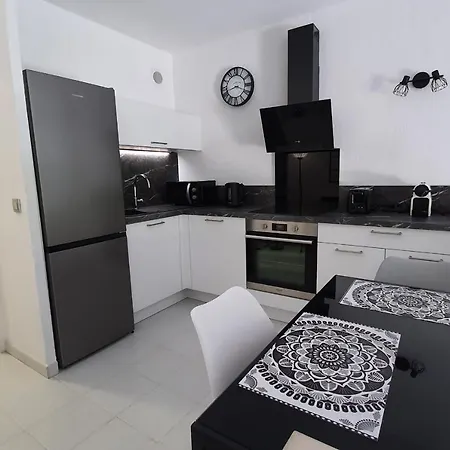 Modern With A 30 M2 Terrasse And Garden * 昂蒂布