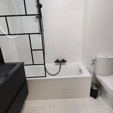 Modern With A 30 M2 Terrasse And Garden 昂蒂布